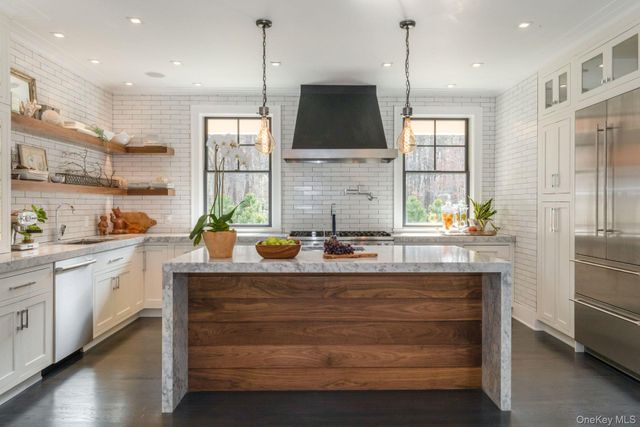 142 Six Pole Highway, Sag Harbor, NY 11963