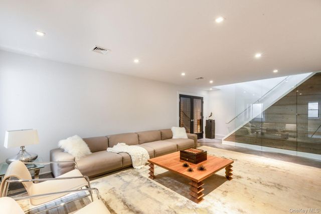 142 Six Pole Highway, Sag Harbor, NY 11963