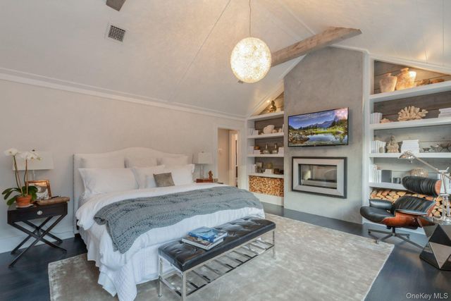 142 Six Pole Highway, Sag Harbor, NY 11963