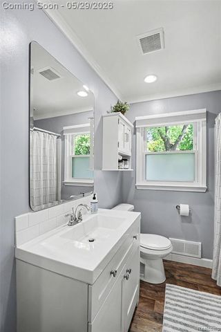 332 E Parker Avenue, Madison Heights, MI 48071