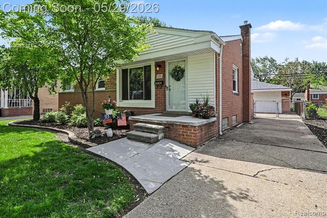 332 E Parker Avenue, Madison Heights, MI 48071