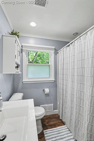 332 E Parker Avenue, Madison Heights, MI 48071