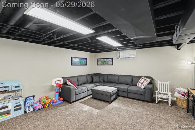 332 E Parker Avenue, Madison Heights, MI 48071