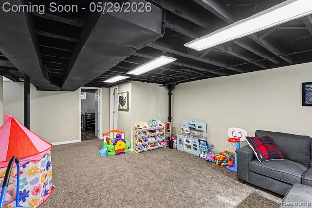 332 E Parker Avenue, Madison Heights, MI 48071