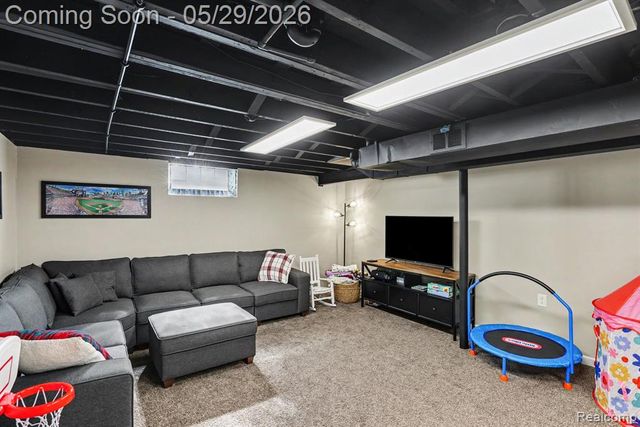 332 E Parker Avenue, Madison Heights, MI 48071