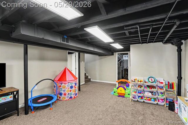 332 E Parker Avenue, Madison Heights, MI 48071