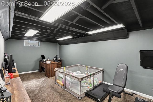 332 E Parker Avenue, Madison Heights, MI 48071