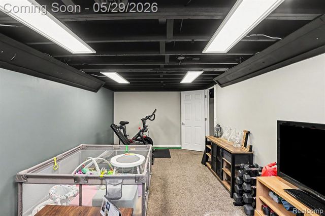 332 E Parker Avenue, Madison Heights, MI 48071