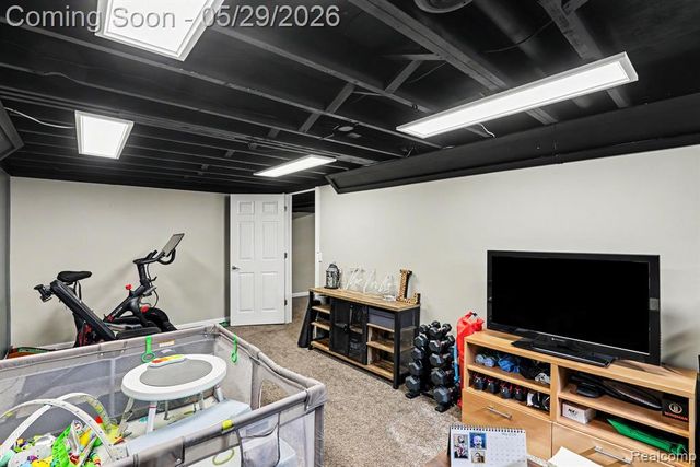 332 E Parker Avenue, Madison Heights, MI 48071