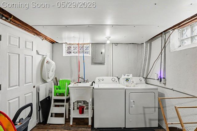 332 E Parker Avenue, Madison Heights, MI 48071