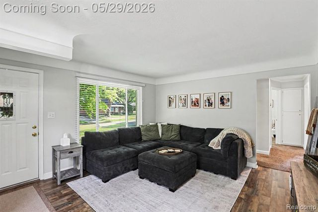 332 E Parker Avenue, Madison Heights, MI 48071