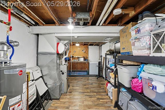 332 E Parker Avenue, Madison Heights, MI 48071