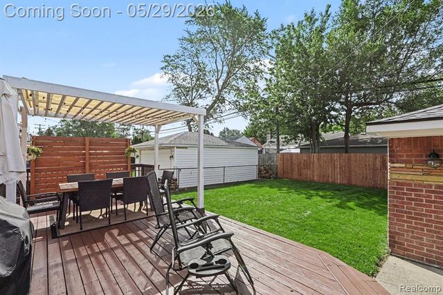 332 E Parker Avenue, Madison Heights, MI 48071