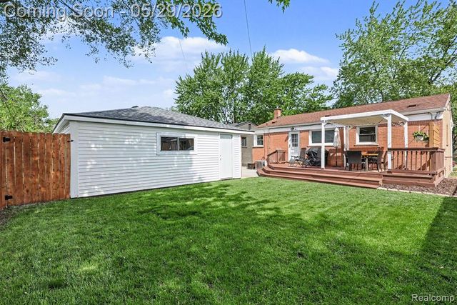 332 E Parker Avenue, Madison Heights, MI 48071