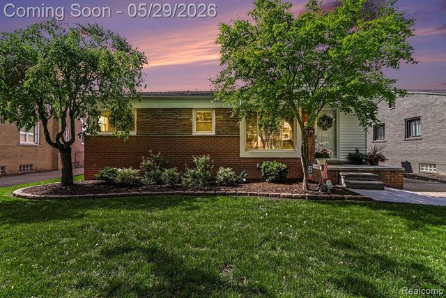 332 E Parker Avenue, Madison Heights, MI 48071