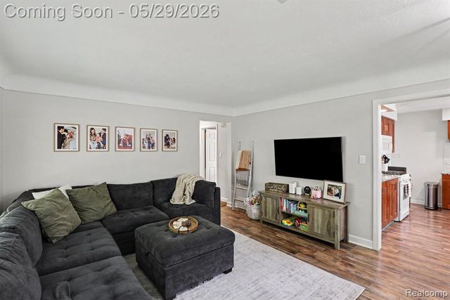 332 E Parker Avenue, Madison Heights, MI 48071