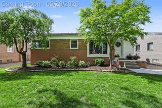 332 E Parker Avenue, Madison Heights, MI 48071
