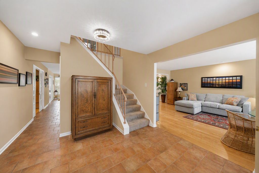 1170 Green Knolls Drive, Buffalo Grove, IL 60089 — photo 4