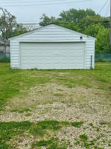 1907 E Greenlawn Court, Muncie, IN 47302
