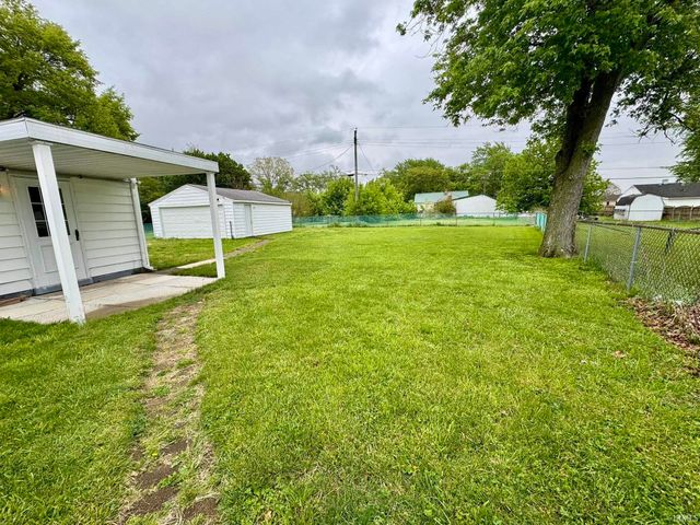 1907 E Greenlawn Court, Muncie, IN 47302
