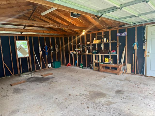 1907 E Greenlawn Court, Muncie, IN 47302