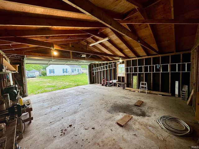 1907 E Greenlawn Court, Muncie, IN 47302