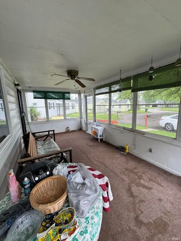 1907 E Greenlawn Court, Muncie, IN 47302