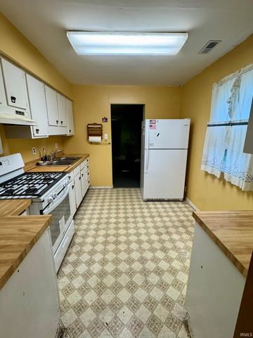 1907 E Greenlawn Court, Muncie, IN 47302