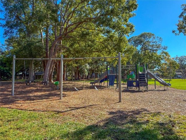 364 3RD STREET NW, Largo, FL 33770