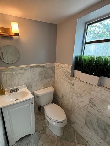 235 Antilla Ave 5, Coral Gables, FL 33134