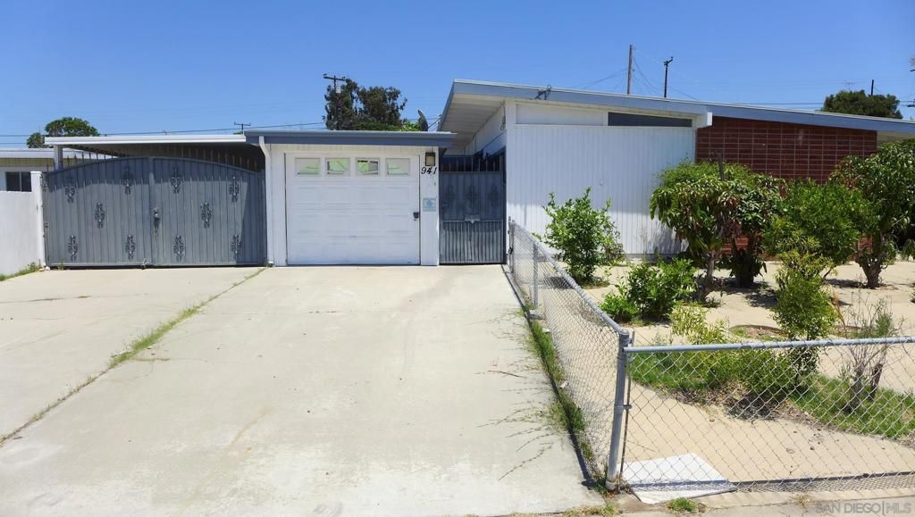 Image 2 of property listing at 941 Cuyamaca, Chula Vista, CA 91911