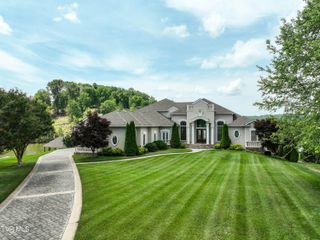 6 Edgewater Court, Johnson City, TN 37615
