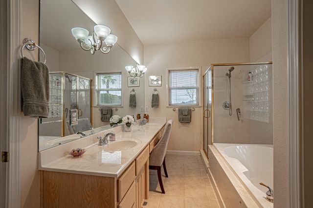 198 Prairie Landing Drive, Eagle Point, OR 97524