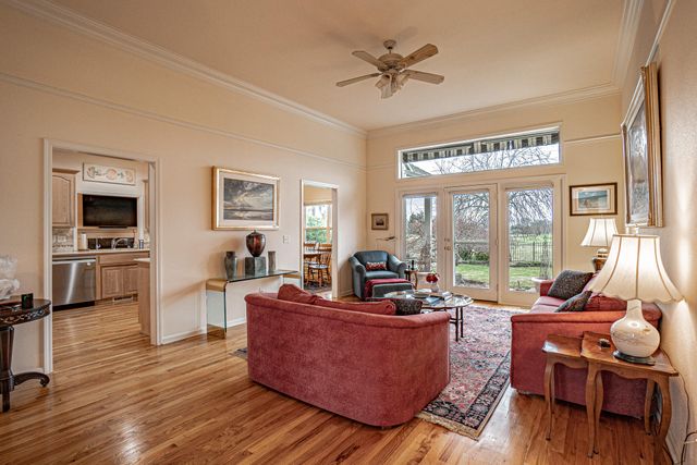 198 Prairie Landing Drive, Eagle Point, OR 97524