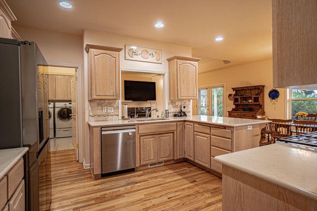 198 Prairie Landing Drive, Eagle Point, OR 97524