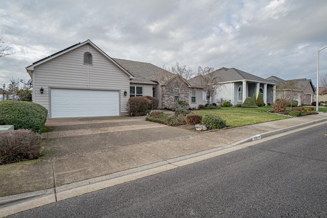 198 Prairie Landing Drive, Eagle Point, OR 97524