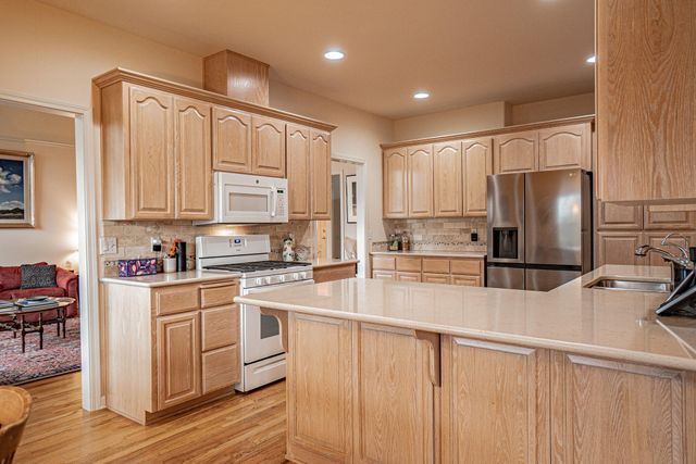 198 Prairie Landing Drive, Eagle Point, OR 97524