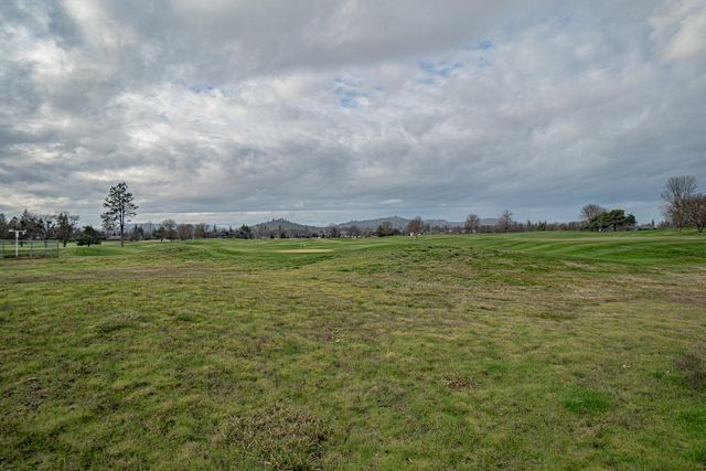 198 Prairie Landing Drive, Eagle Point, OR 97524