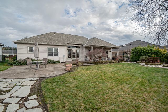 198 Prairie Landing Drive, Eagle Point, OR 97524