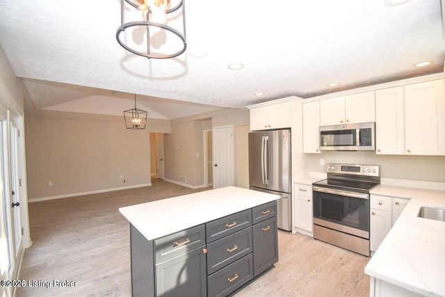 7308 Bluffington Rd, Louisville, KY 40291