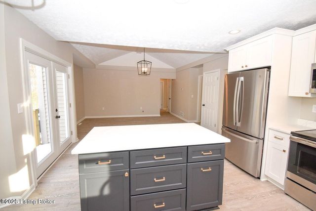 7308 Bluffington Rd, Louisville, KY 40291