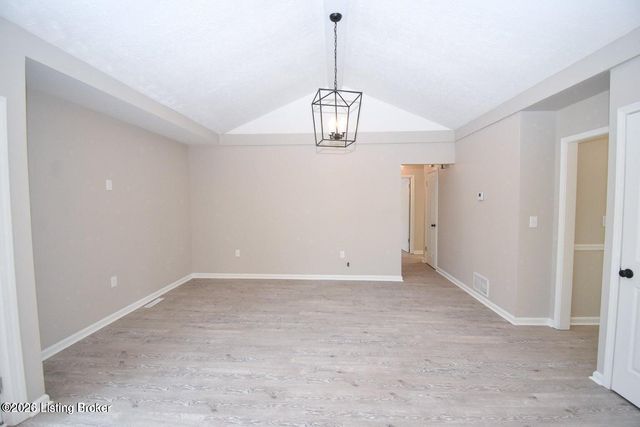 7308 Bluffington Rd, Louisville, KY 40291