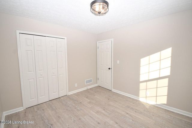7308 Bluffington Rd, Louisville, KY 40291