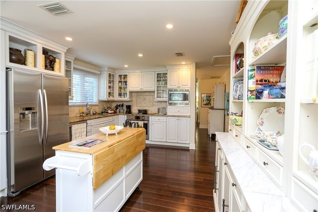 127 Bristol LN, Naples, FL 34112