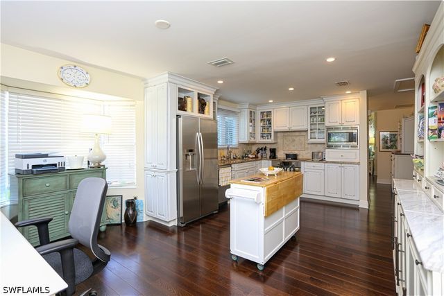 127 Bristol LN, Naples, FL 34112