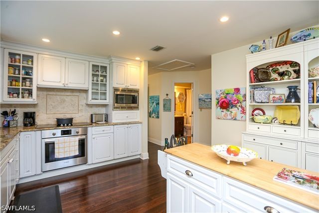 127 Bristol LN, Naples, FL 34112