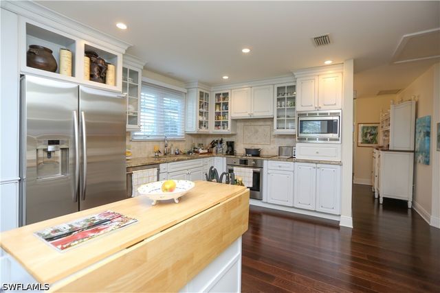 127 Bristol LN, Naples, FL 34112