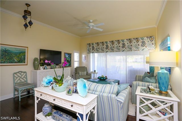 127 Bristol LN, Naples, FL 34112