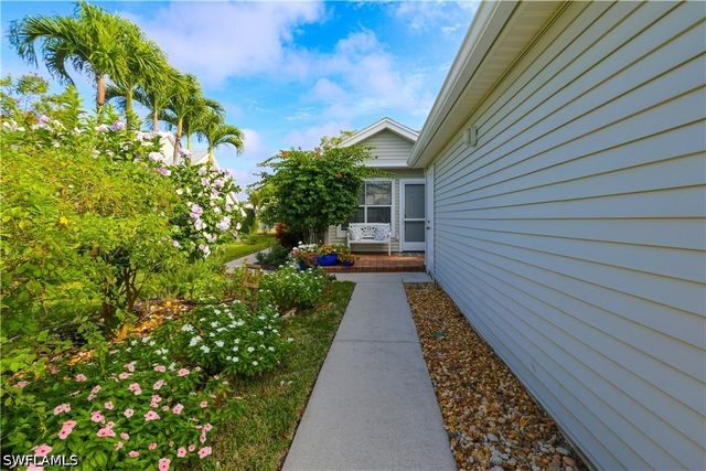 127 Bristol LN, Naples, FL 34112