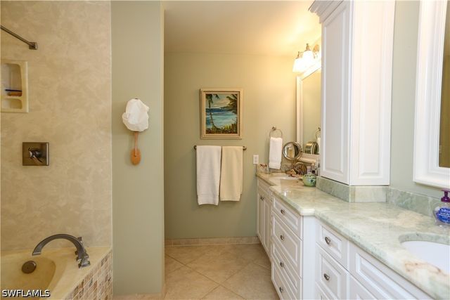 127 Bristol LN, Naples, FL 34112